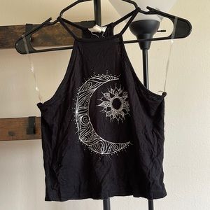 Cropped tank top with moon design